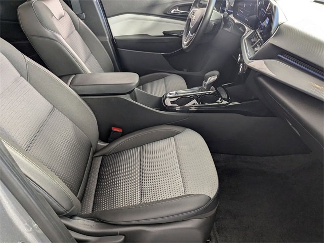 Certified 2025 Chevrolet Trax LT w/ LT Convenience Package image 30