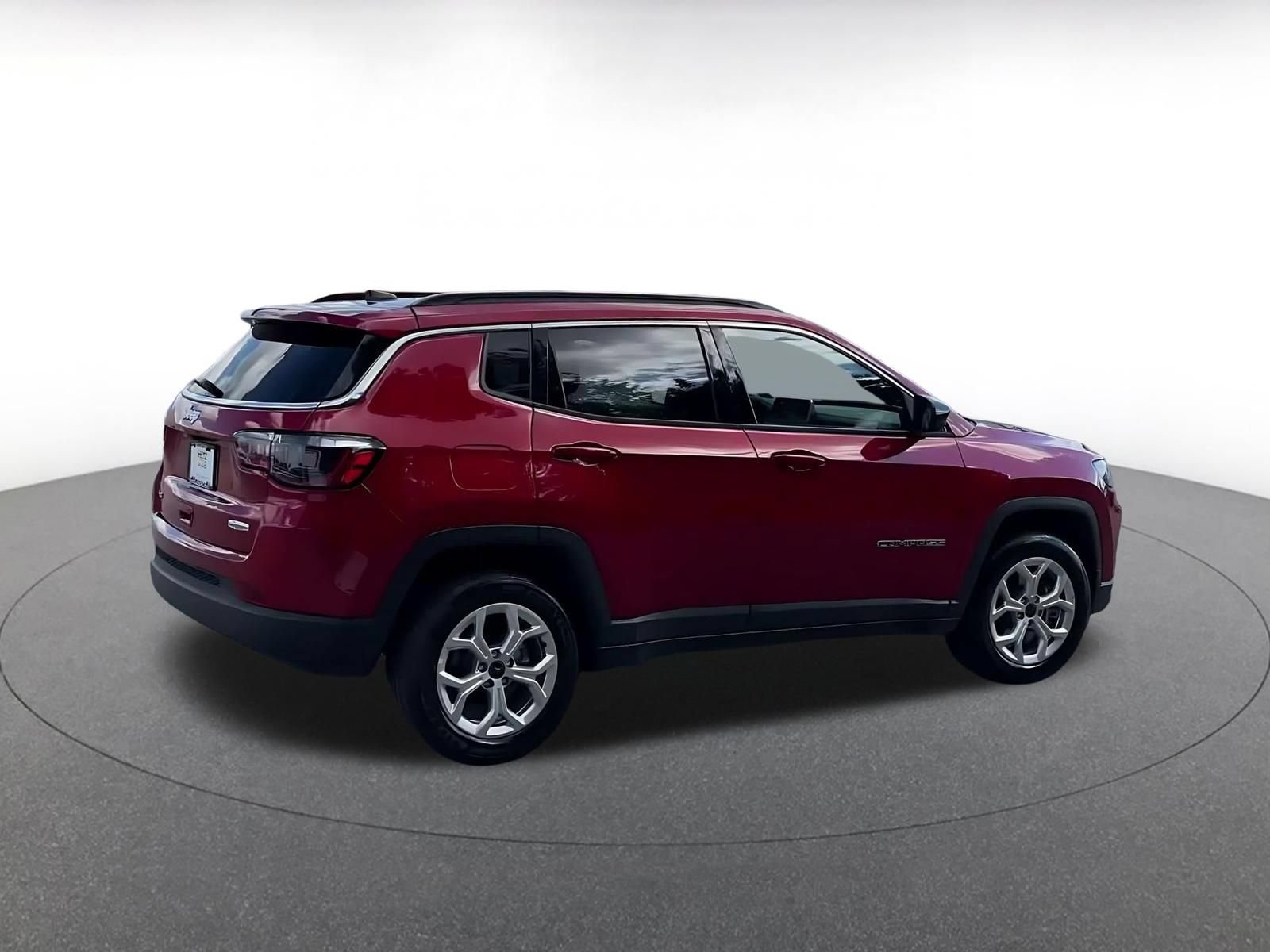 Used 2025 Jeep Compass Latitude AWD/4WD image 14