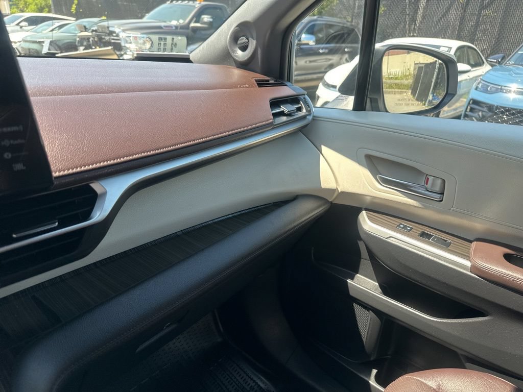 Used 2023 Toyota Sienna Platinum AWD/4WD image 53