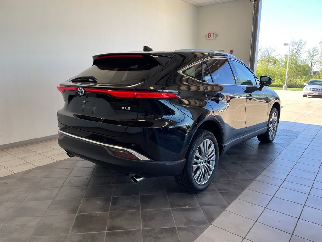 Used 2023 Toyota Venza XLE AWD/4WD image 5