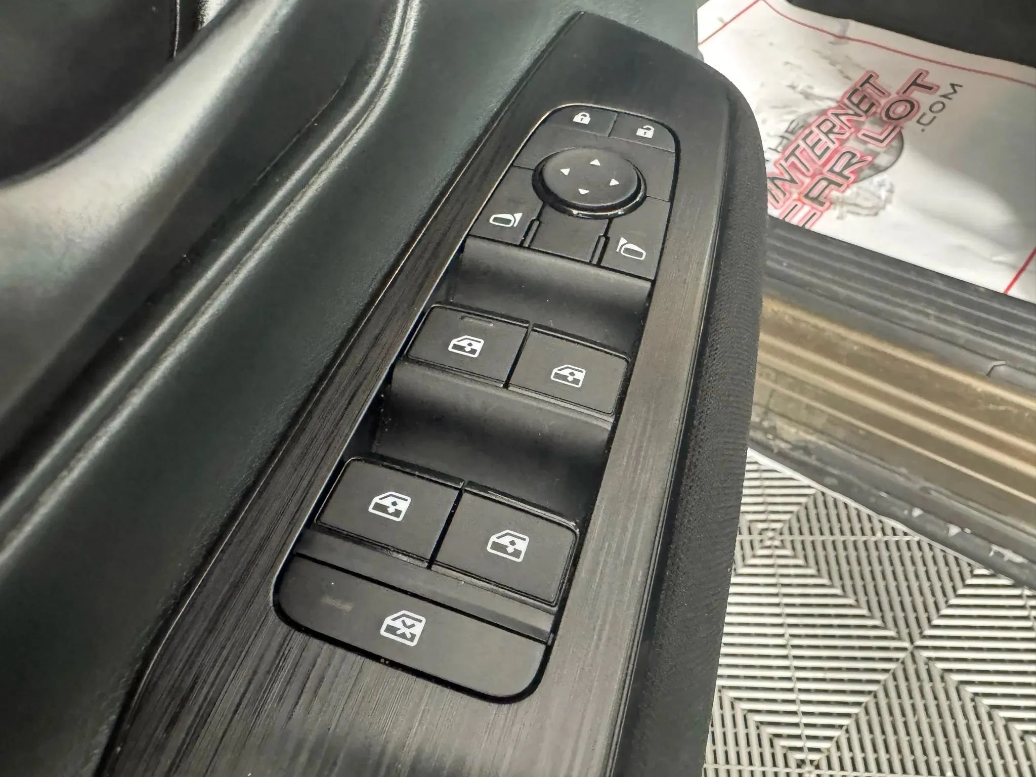 Used 2025 Nissan Kicks S AWD/4WD image 35
