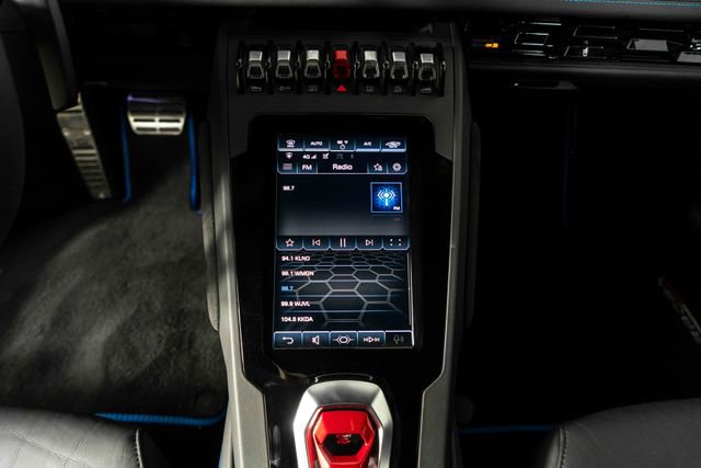 Used 2020 Lamborghini Huracan EVO image 21