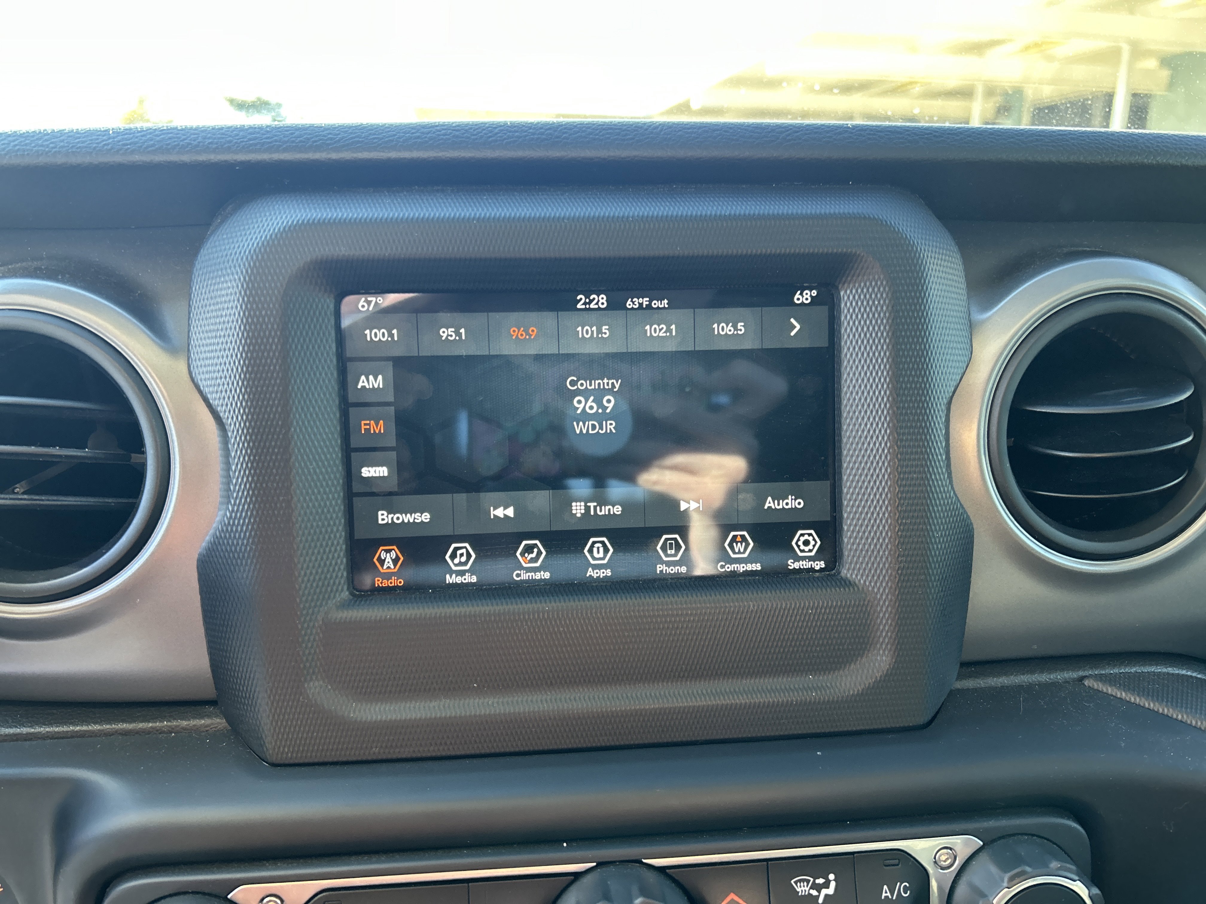 Used 2022 Jeep Gladiator Sport image 11