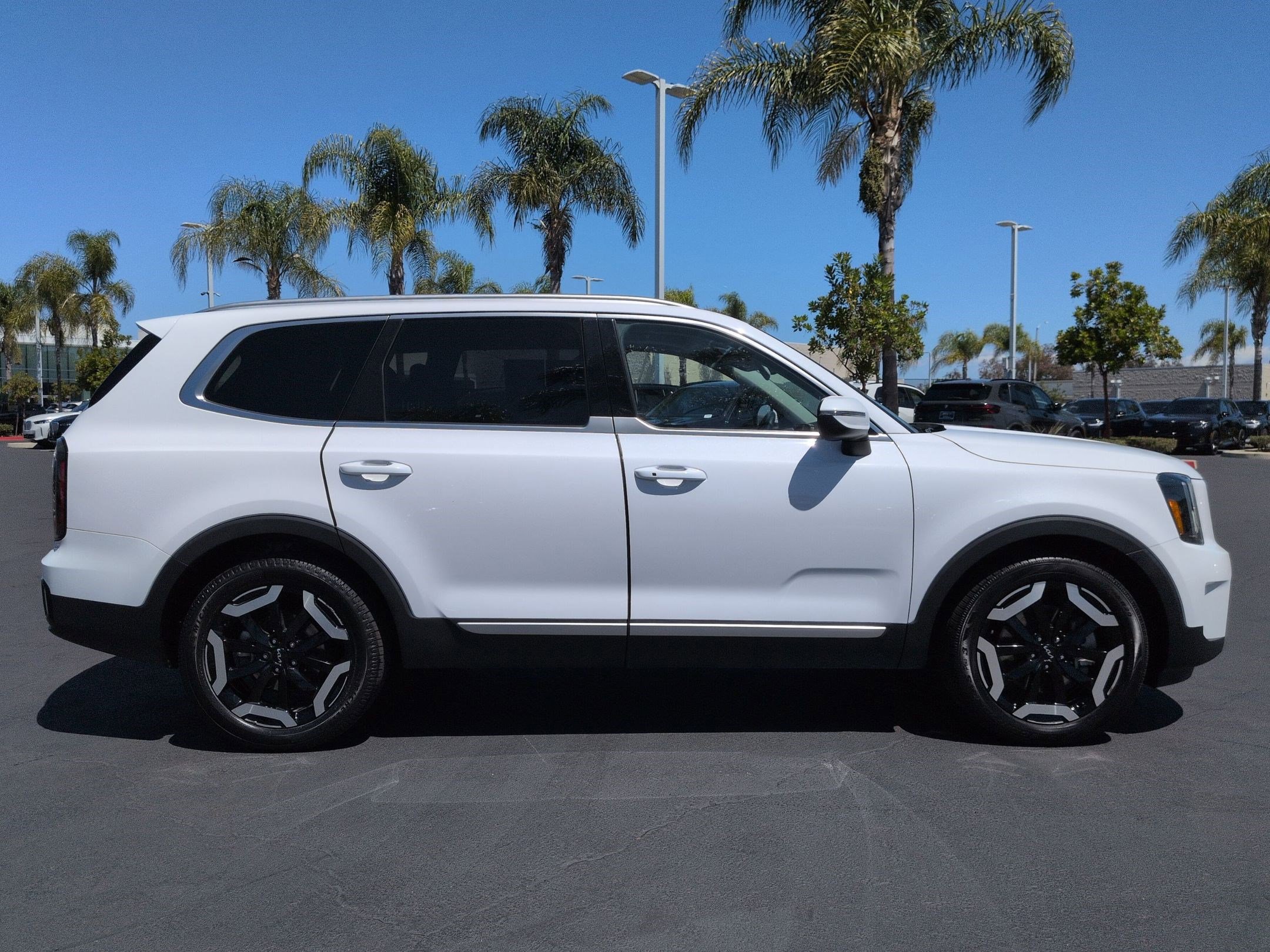 Used 2023 Kia Telluride EX FWD image 11