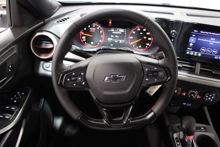 New 2026 Chevrolet Trax RS w/ Sunroof Package image 31