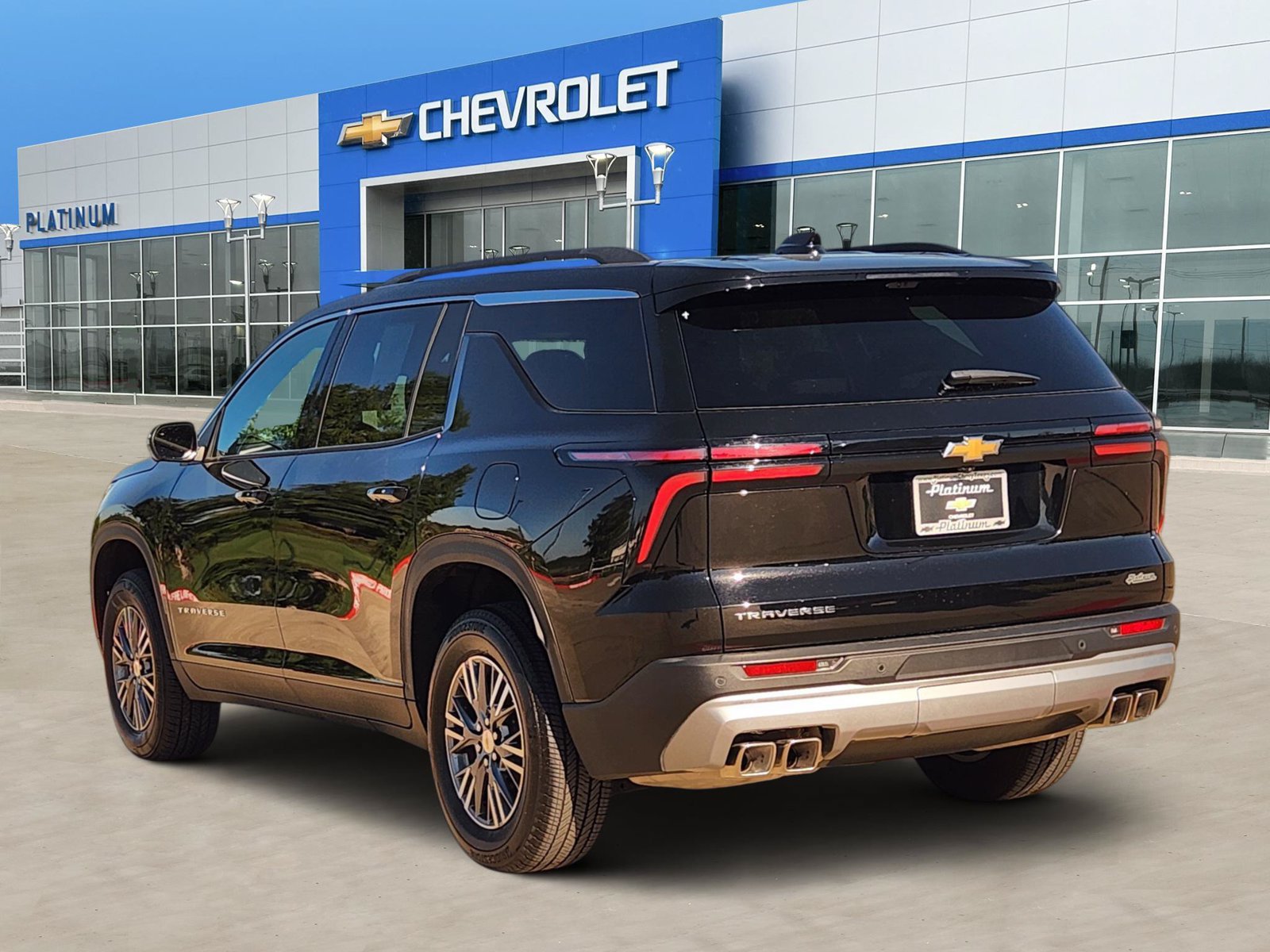 Certified 2026 Chevrolet Traverse LT w/ Driver Confidence Package FWD image 4