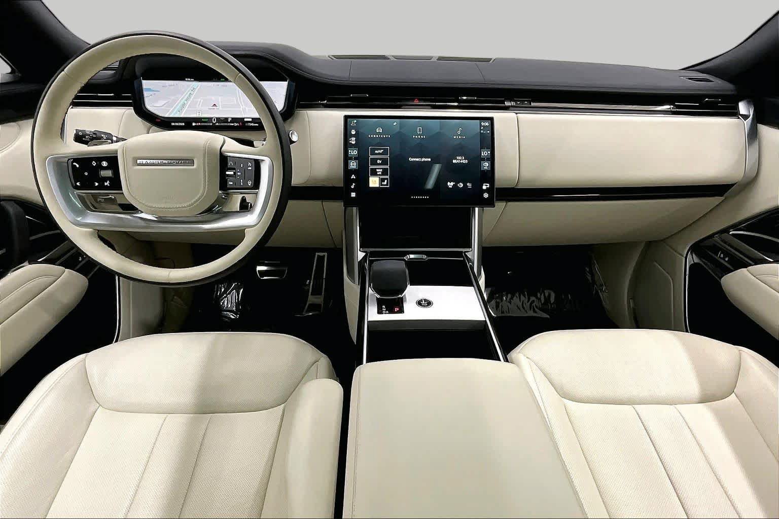 Used 2025 Land Rover Range Rover SE AWD/4WD image 16