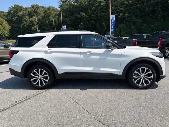 Used 2025 Ford Explorer ST-Line AWD/4WD image 9