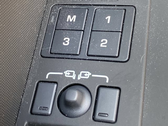 Used 2025 Land Rover Defender 110 X-Dynamic SE AWD/4WD image 19
