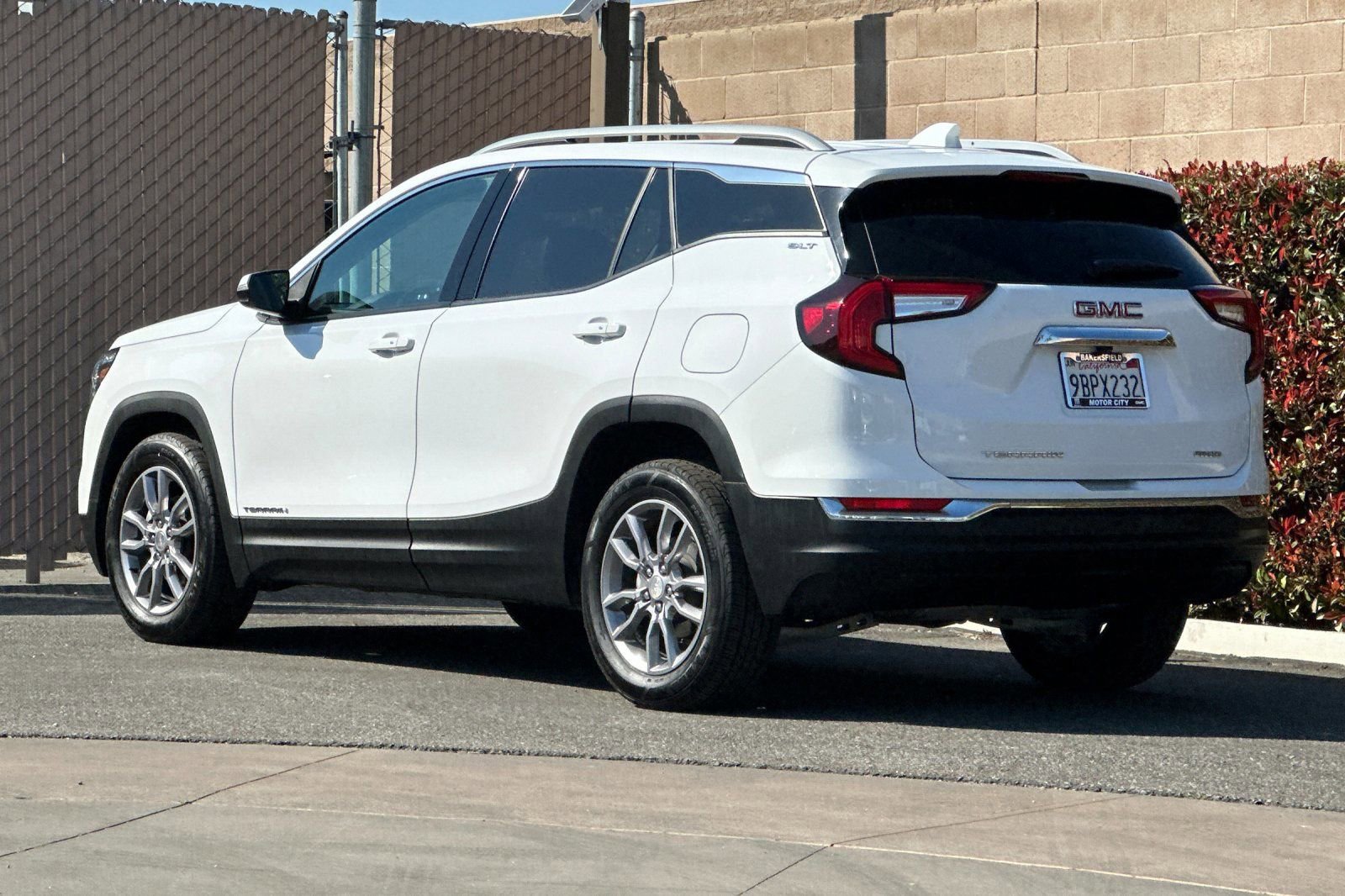 Certified 2022 GMC Terrain SLT w/ Infotainment Package II image 6