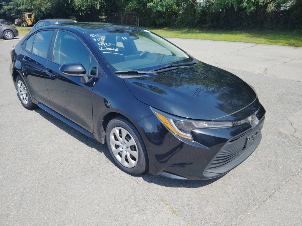Certified 2025 Toyota Corolla LE FWD image 2