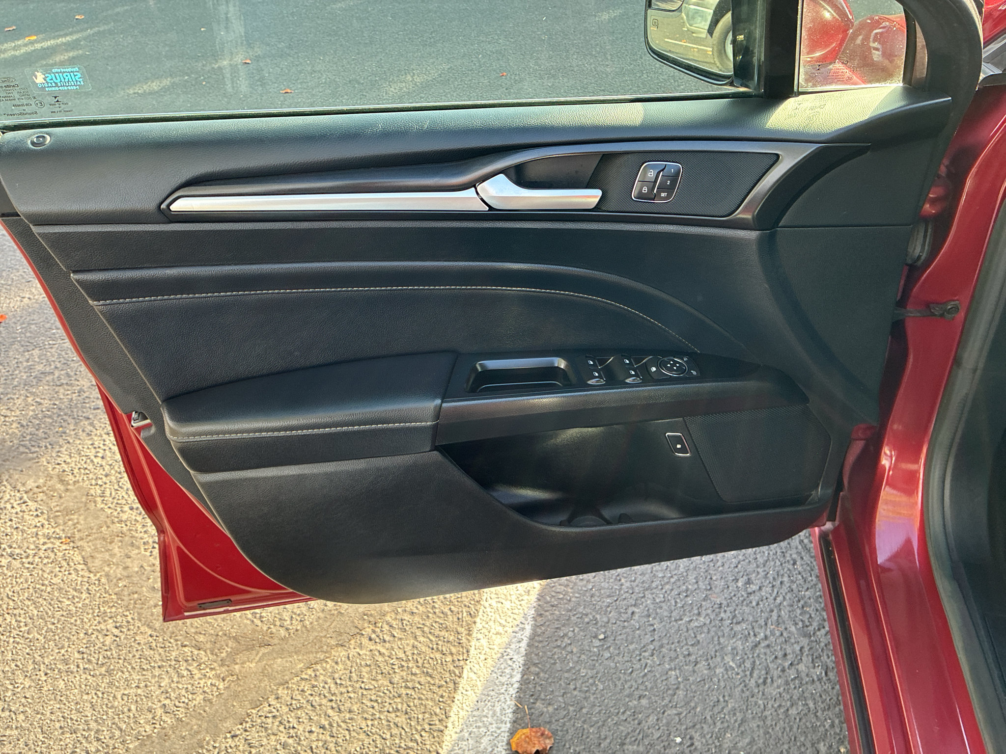 Used 2017 Ford Fusion Energi Titanium FWD image 21