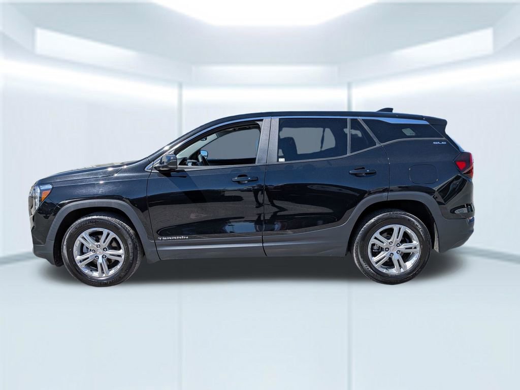 Used 2024 GMC Terrain SLE FWD image 2