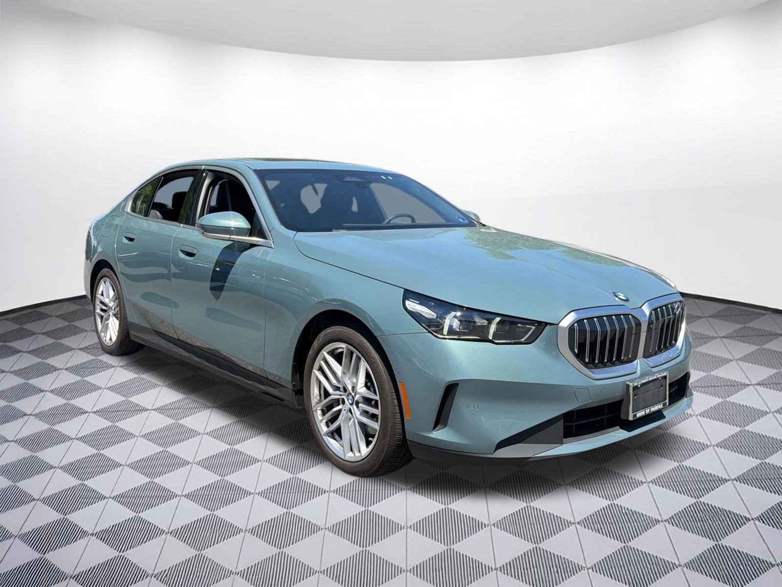 Certified 2025 BMW 530i xDrive w/ Premium Package AWD/4WD image 7