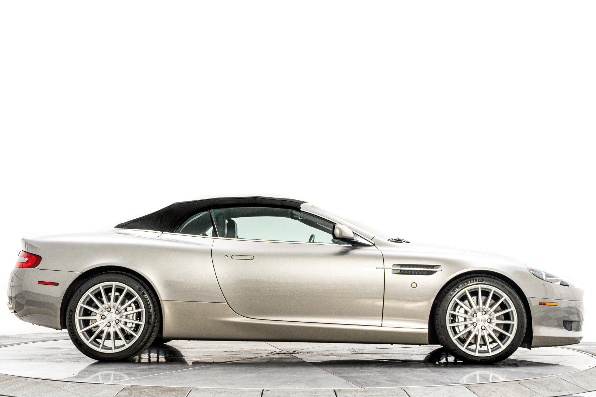 Used 2008 Aston Martin DB9 Volante RWD image 17