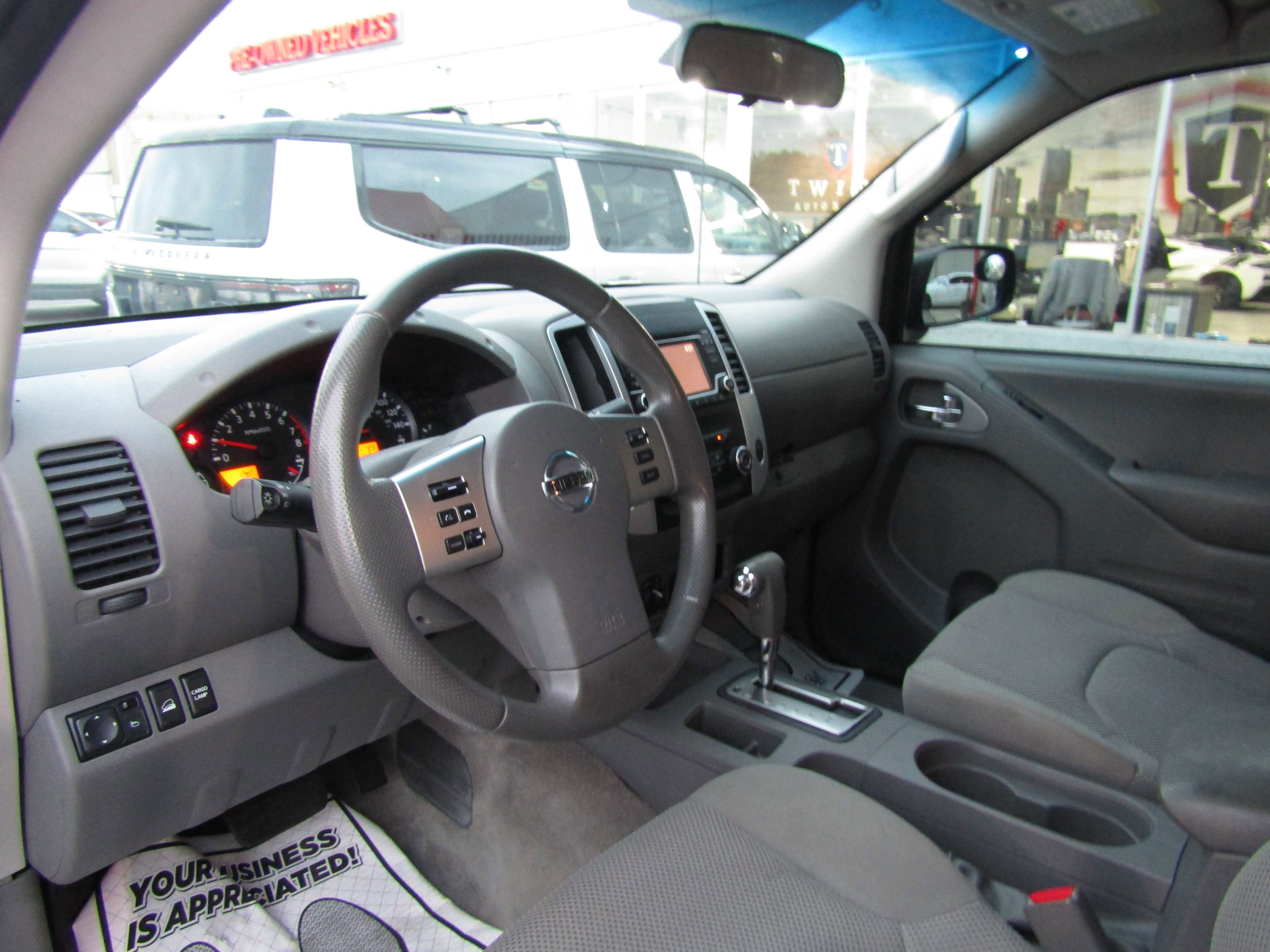Used 2018 Nissan Frontier SV AWD/4WD image 13