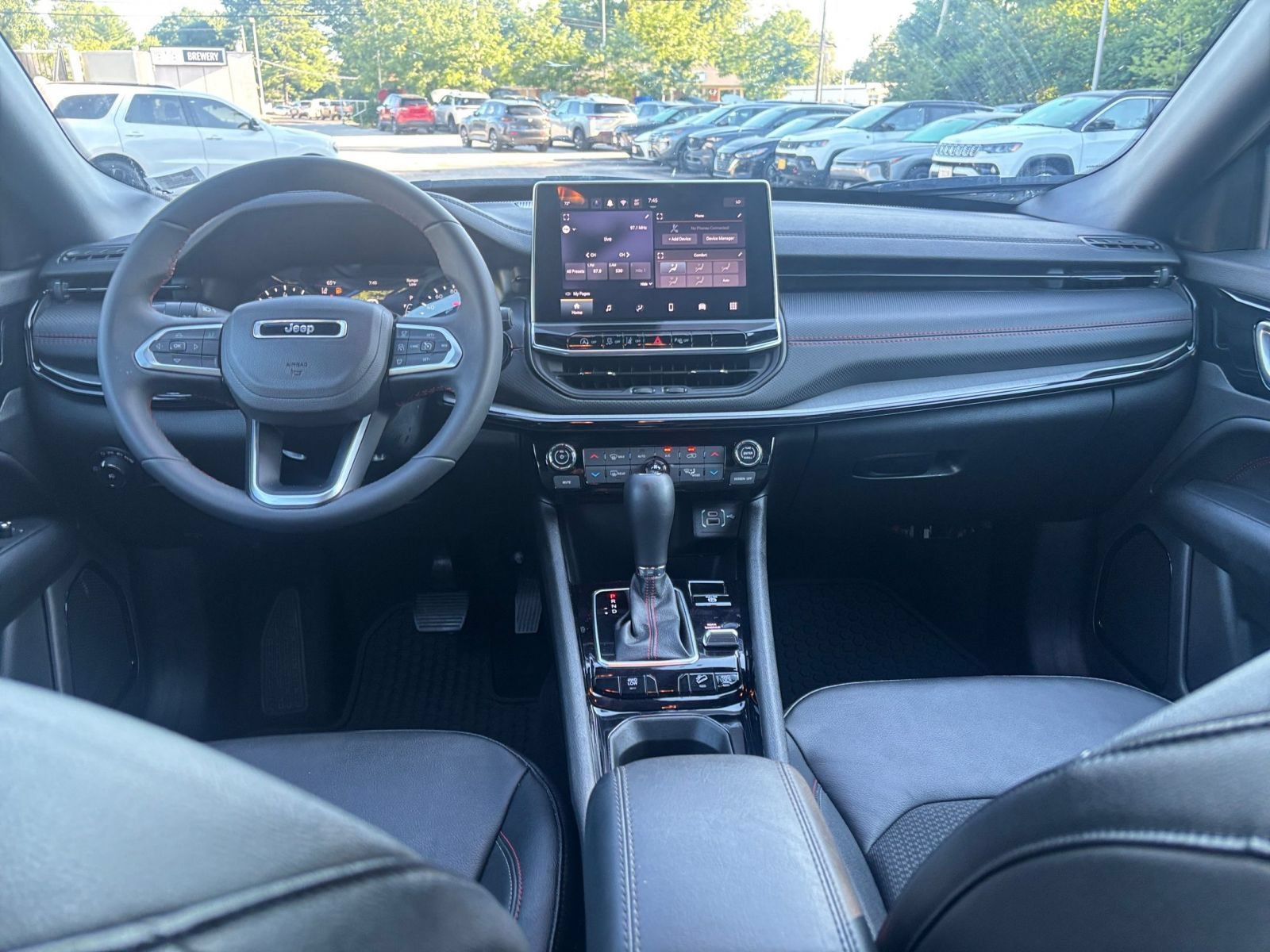 Used 2025 Jeep Compass Trailhawk AWD/4WD image 32
