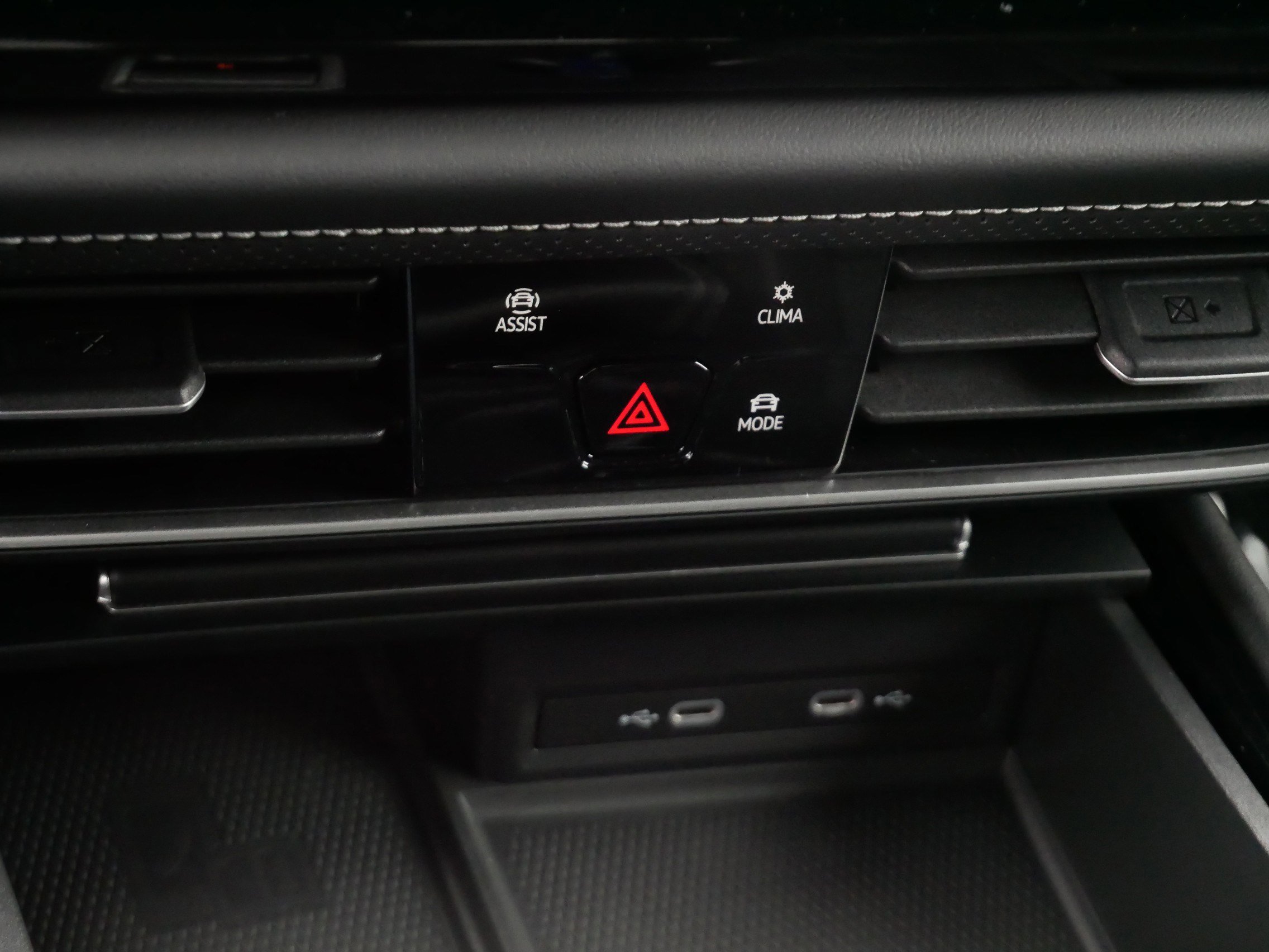 Used 2024 Volkswagen Atlas Cross Sport SE image 23