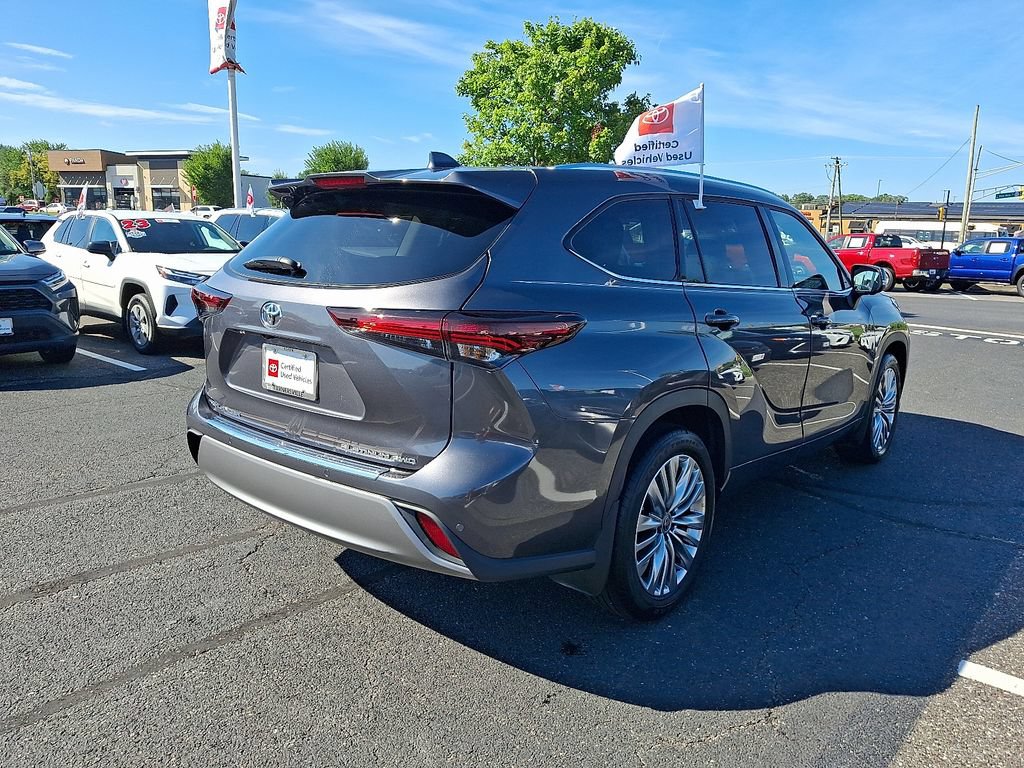 Used 2025 Toyota Highlander Platinum AWD/4WD image 6
