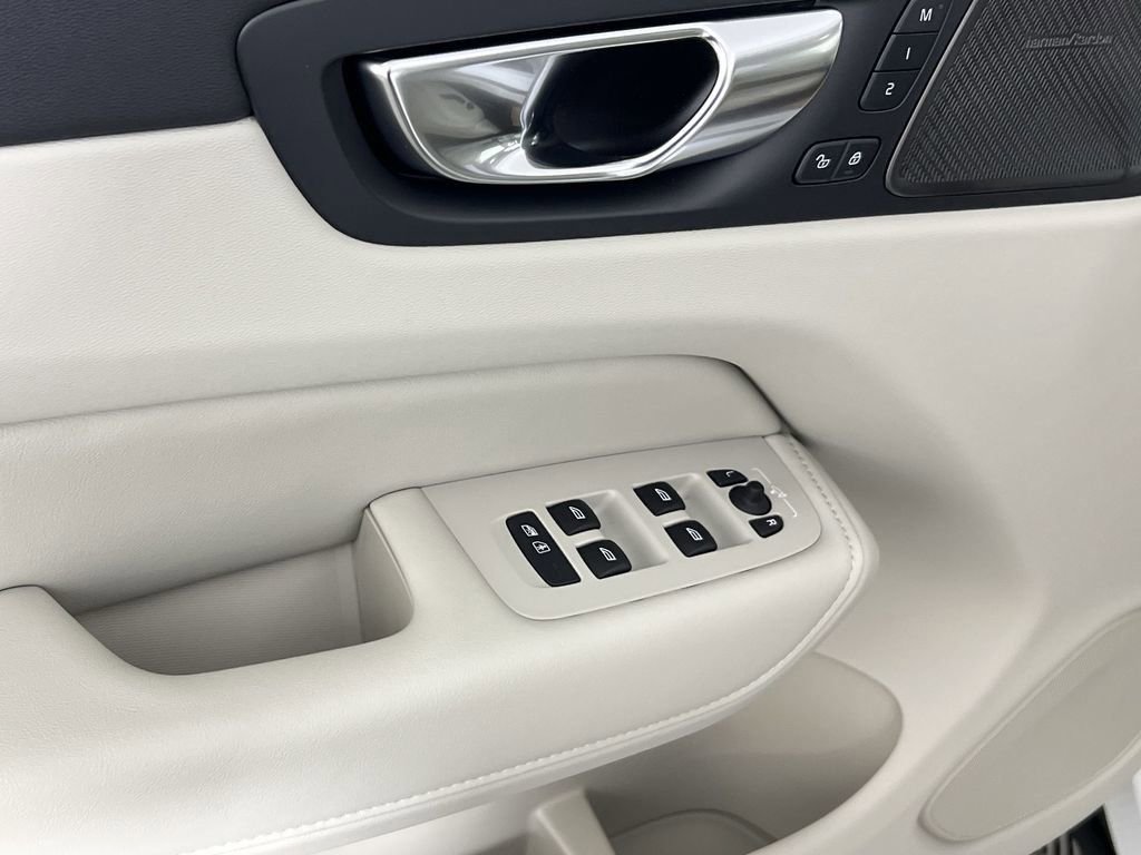 New 2026 Volvo XC60 B5 Ultra w/ Protection Package Premier image 13