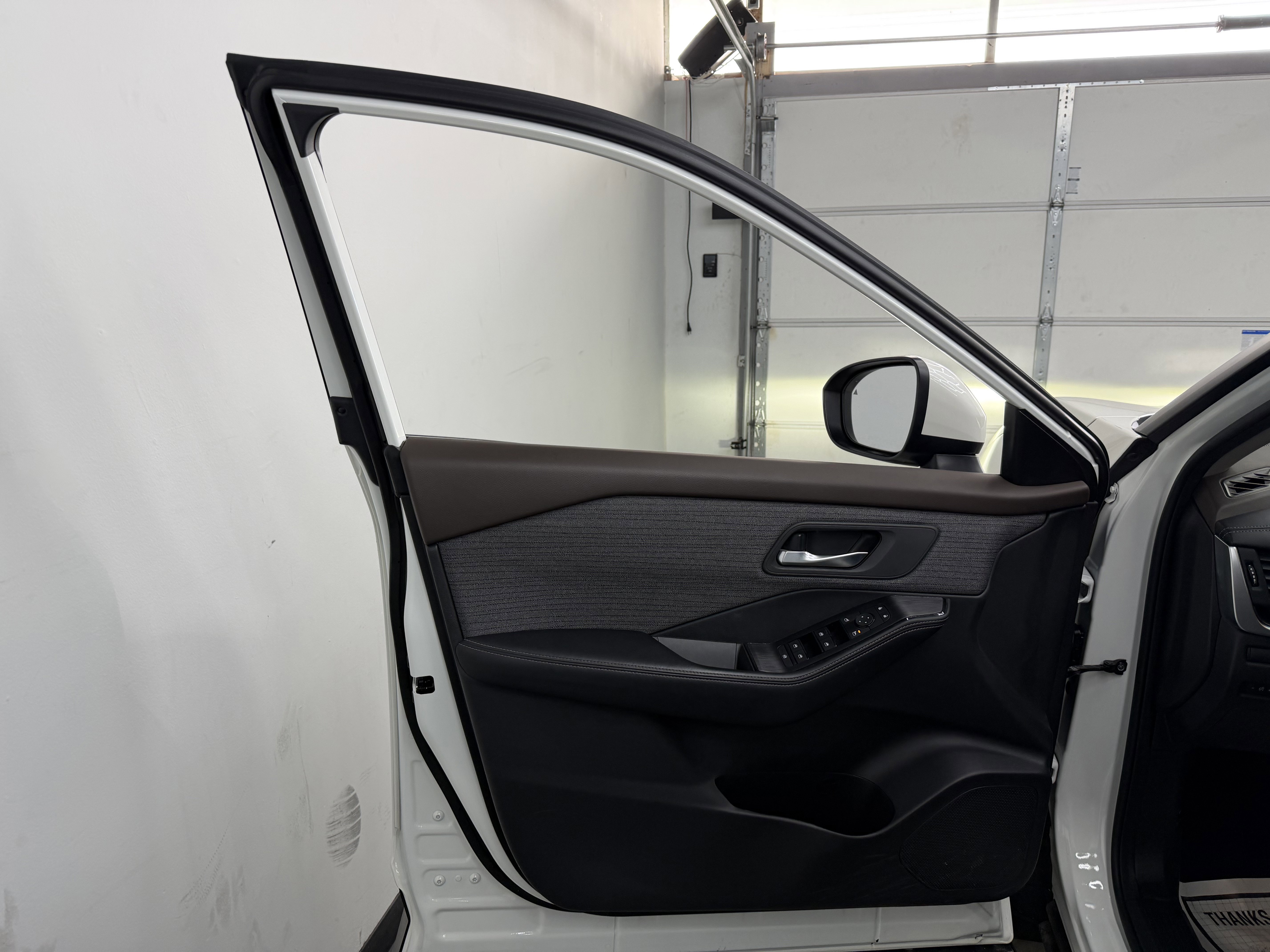 Used 2023 Nissan Rogue SV image 12