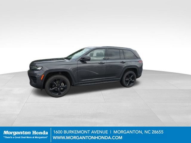 Used 2023 Jeep Grand Cherokee Altitude AWD/4WD image 2