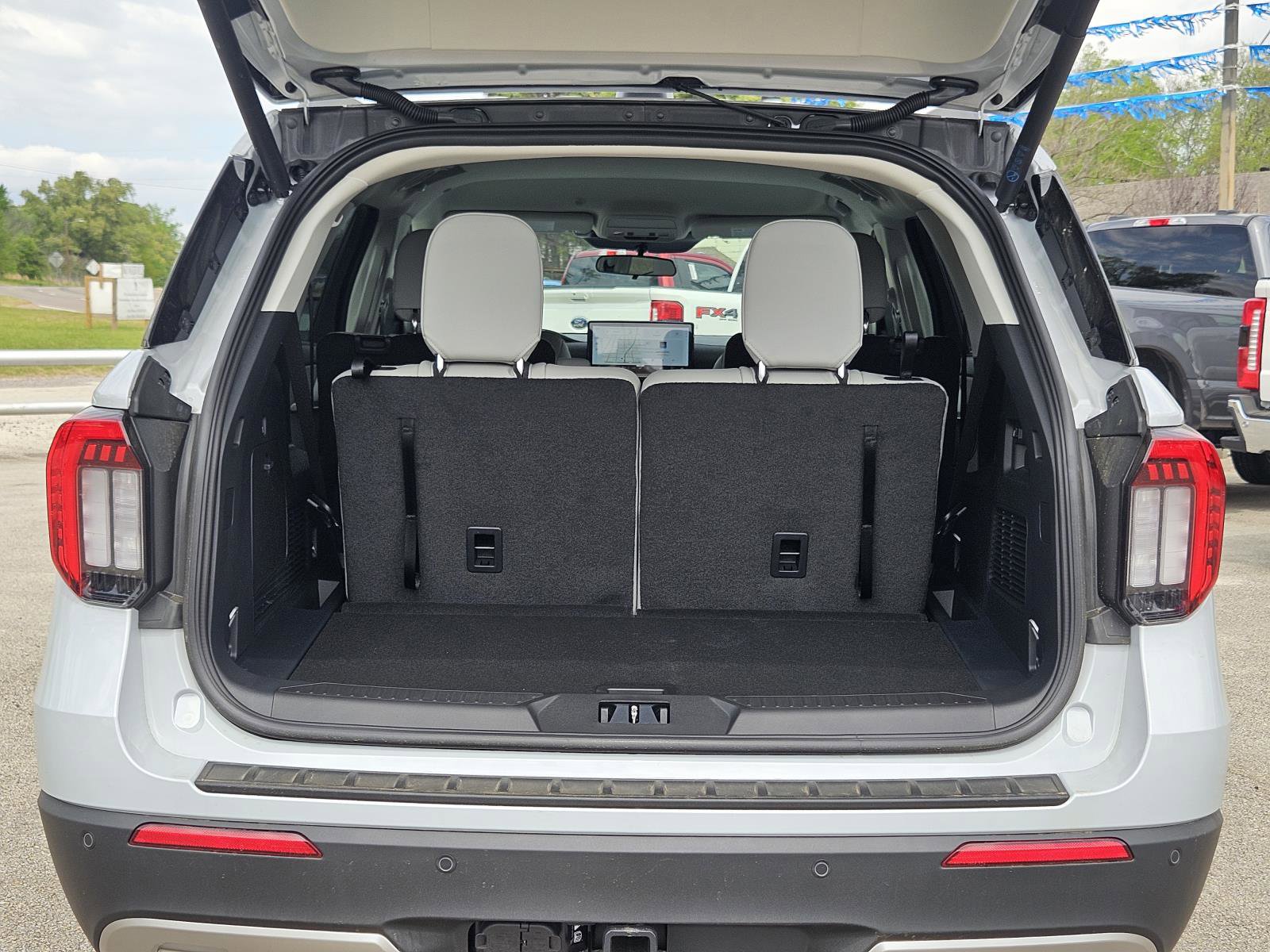 New 2026 Ford Explorer Active w/ Active Comfort Package image 8