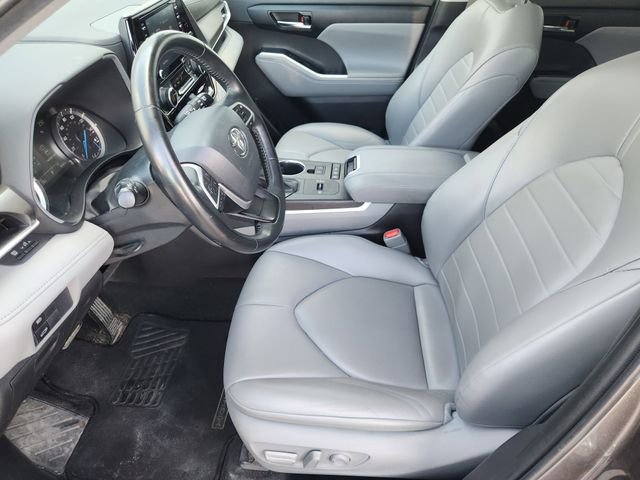 Used 2022 Toyota Highlander XLE AWD/4WD image 10