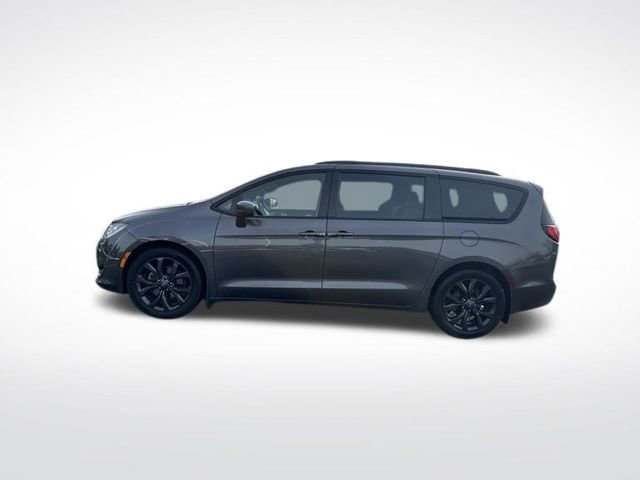 Used 2018 Chrysler Pacifica Touring-L w/ Premium Audio Group image 2