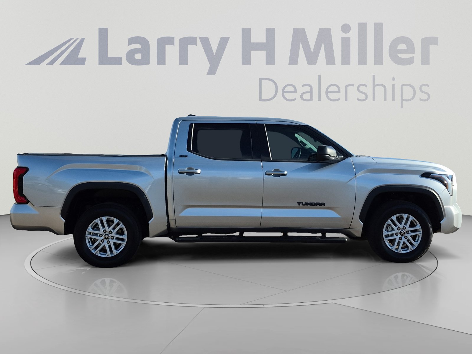 Used 2022 Toyota Tundra SR5 w/ SR5 Premium Package RWD image 6