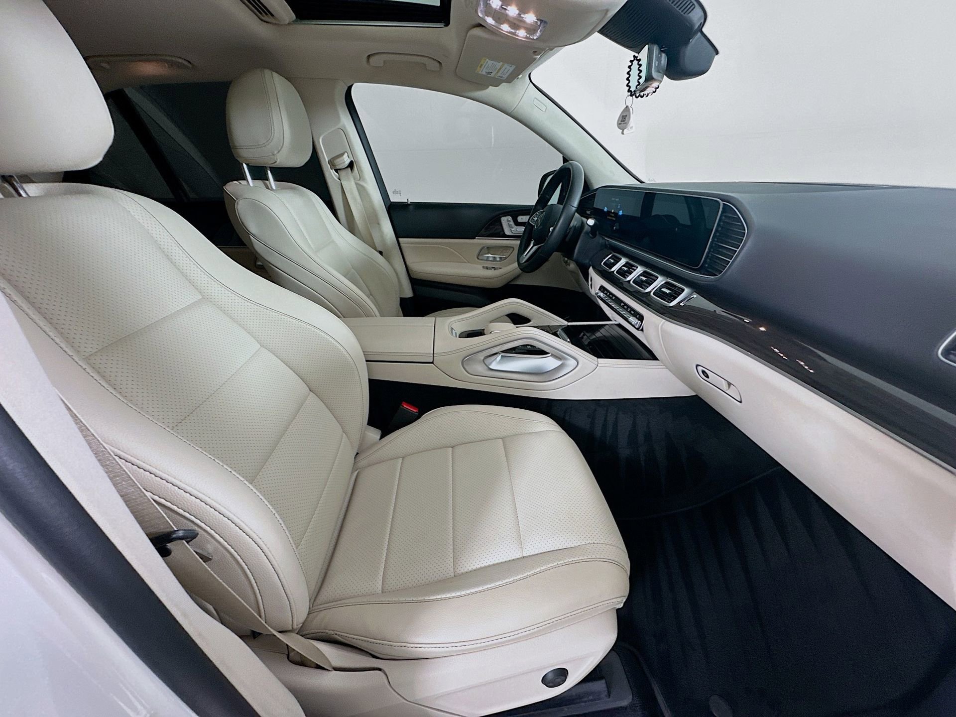 Certified 2022 Mercedes-Benz GLE 350 w/ Premium Package image 30