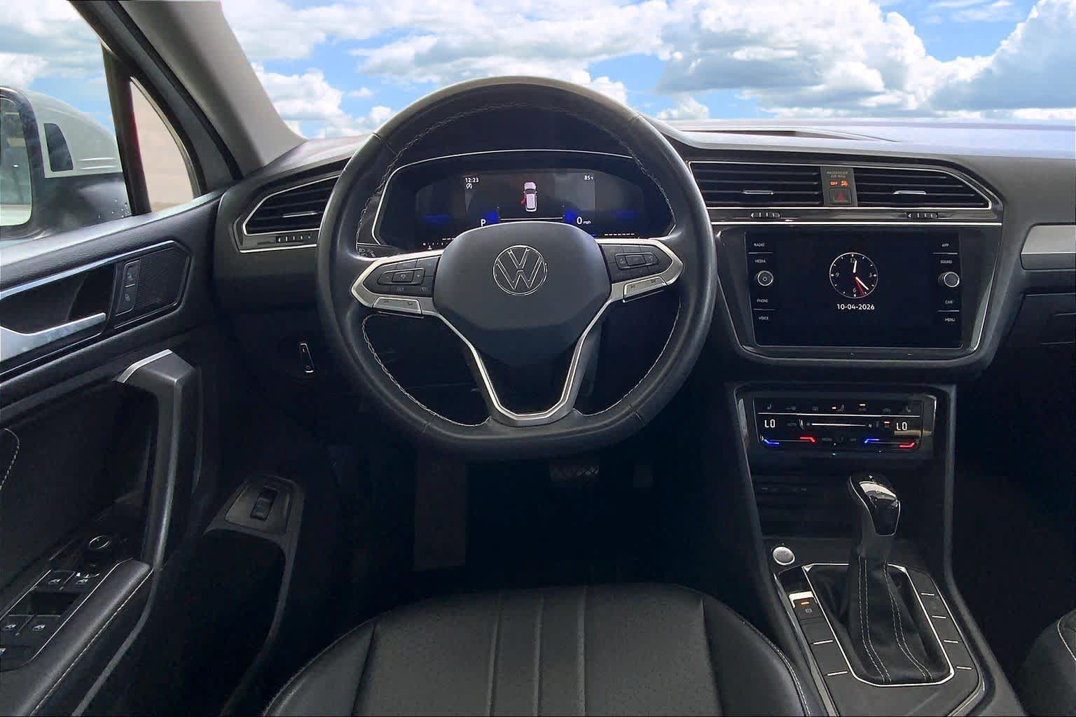 Used 2024 Volkswagen Tiguan SE FWD image 14