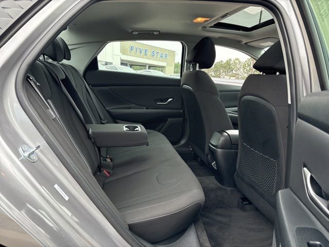 Used 2025 Hyundai Elantra SEL image 22