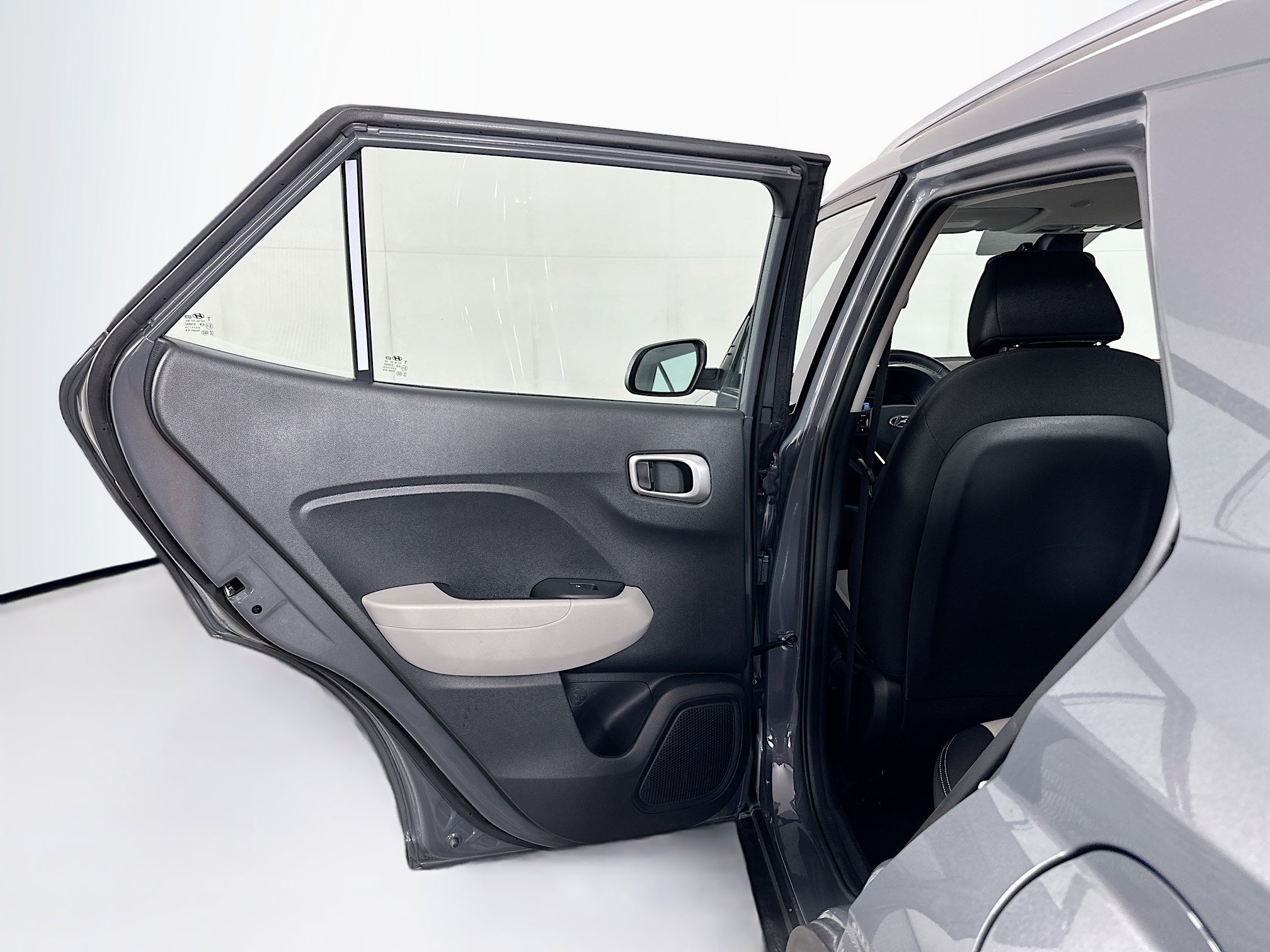 Used 2025 Hyundai Venue SEL FWD image 26