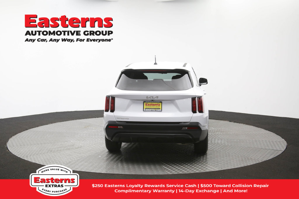 Used 2023 Kia Sorento LX FWD image 36