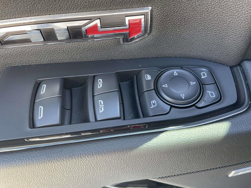 Used 2024 GMC Sierra 1500 AT4 w/ Technology Package AWD/4WD image 17
