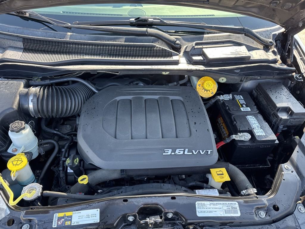 Used 2016 Chrysler Town & Country Touring-L w/ Driver Convenience Group image 10