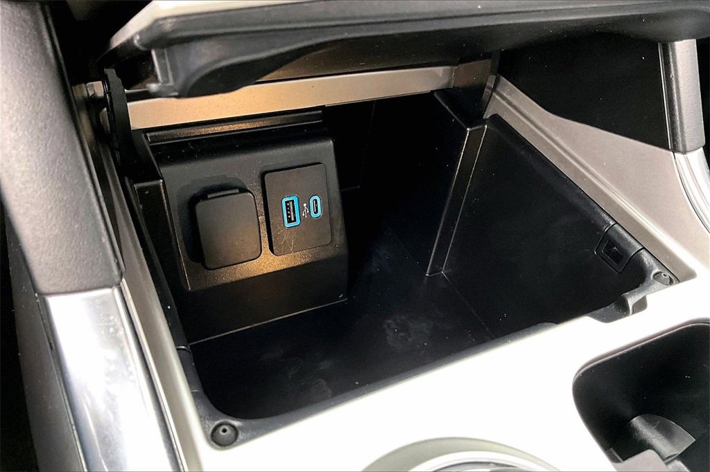 Used 2023 Ford Explorer XLT w/ Equipment Group 202A image 33