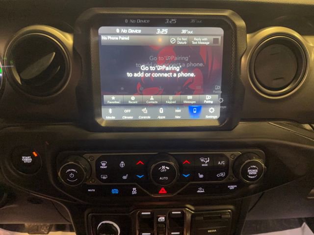 Used 2023 Jeep Wrangler Unlimited w/ Sun & Screen Package image 17