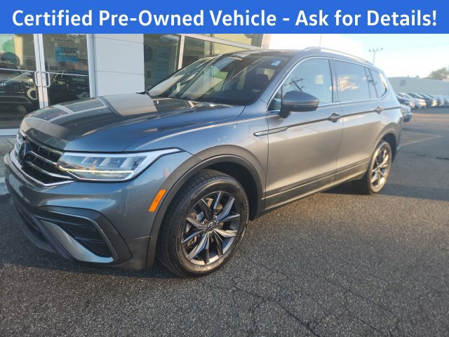 Certified 2022 Volkswagen Tiguan SE w/ Panoramic Sunroof Package AWD/4WD image 2