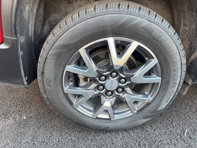 Used 2023 GMC Acadia SLT image 9