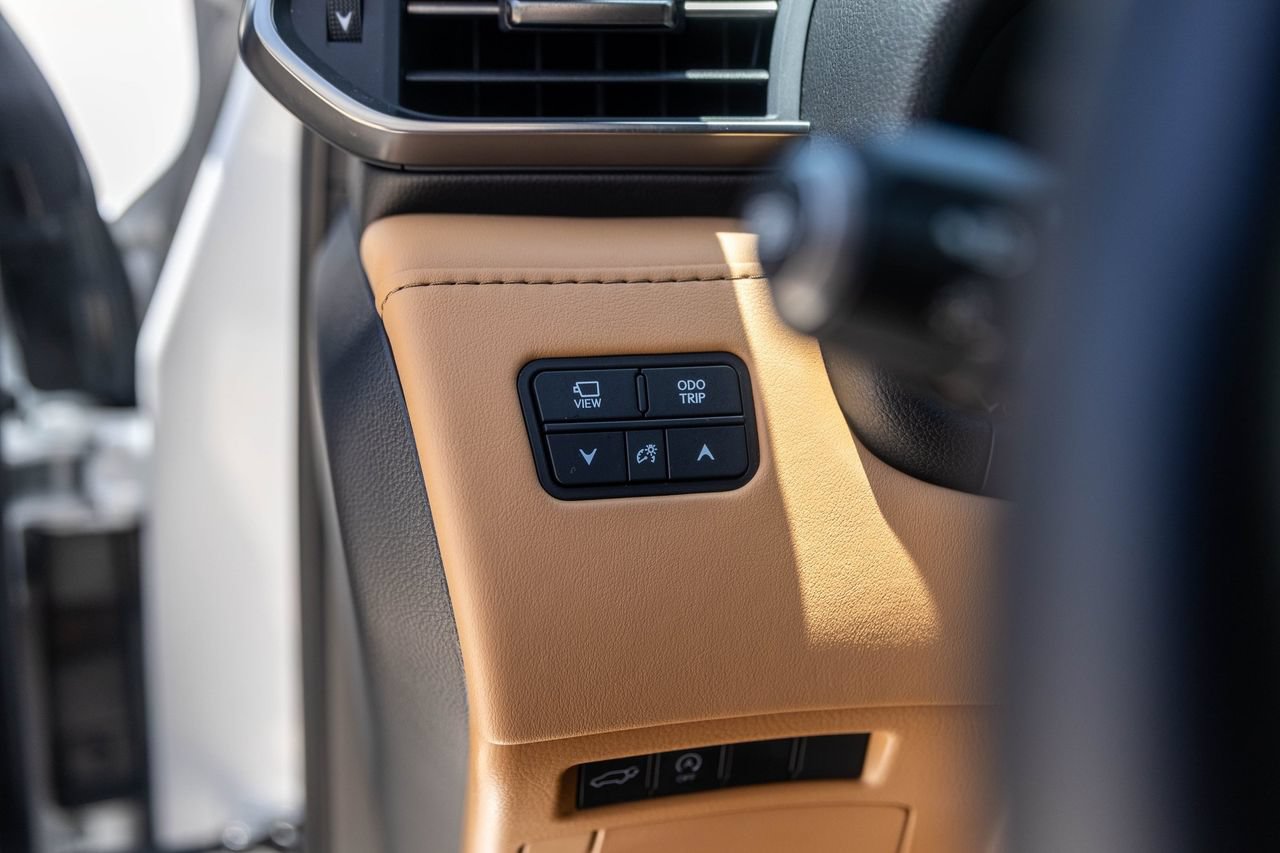 Used 2024 Lexus LX 600 4WD w/ Luxury Package image 25