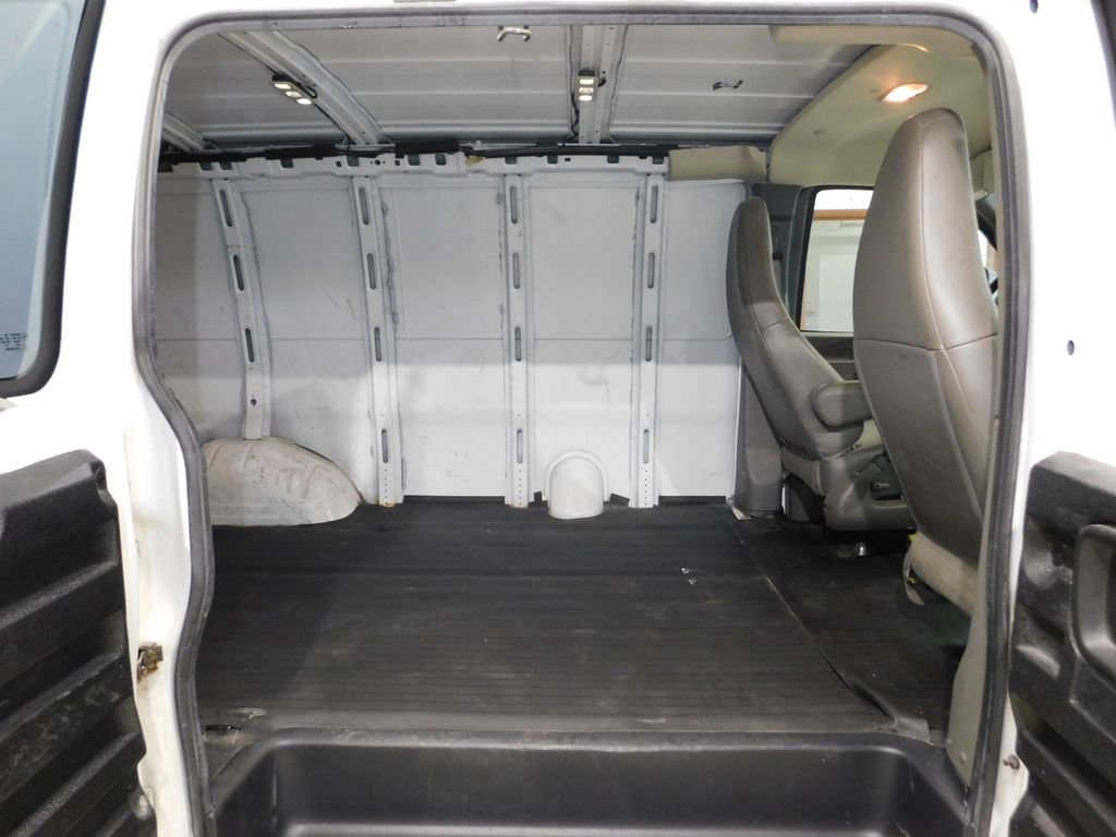 Used 2017 GMC Savana 2500 RWD image 82