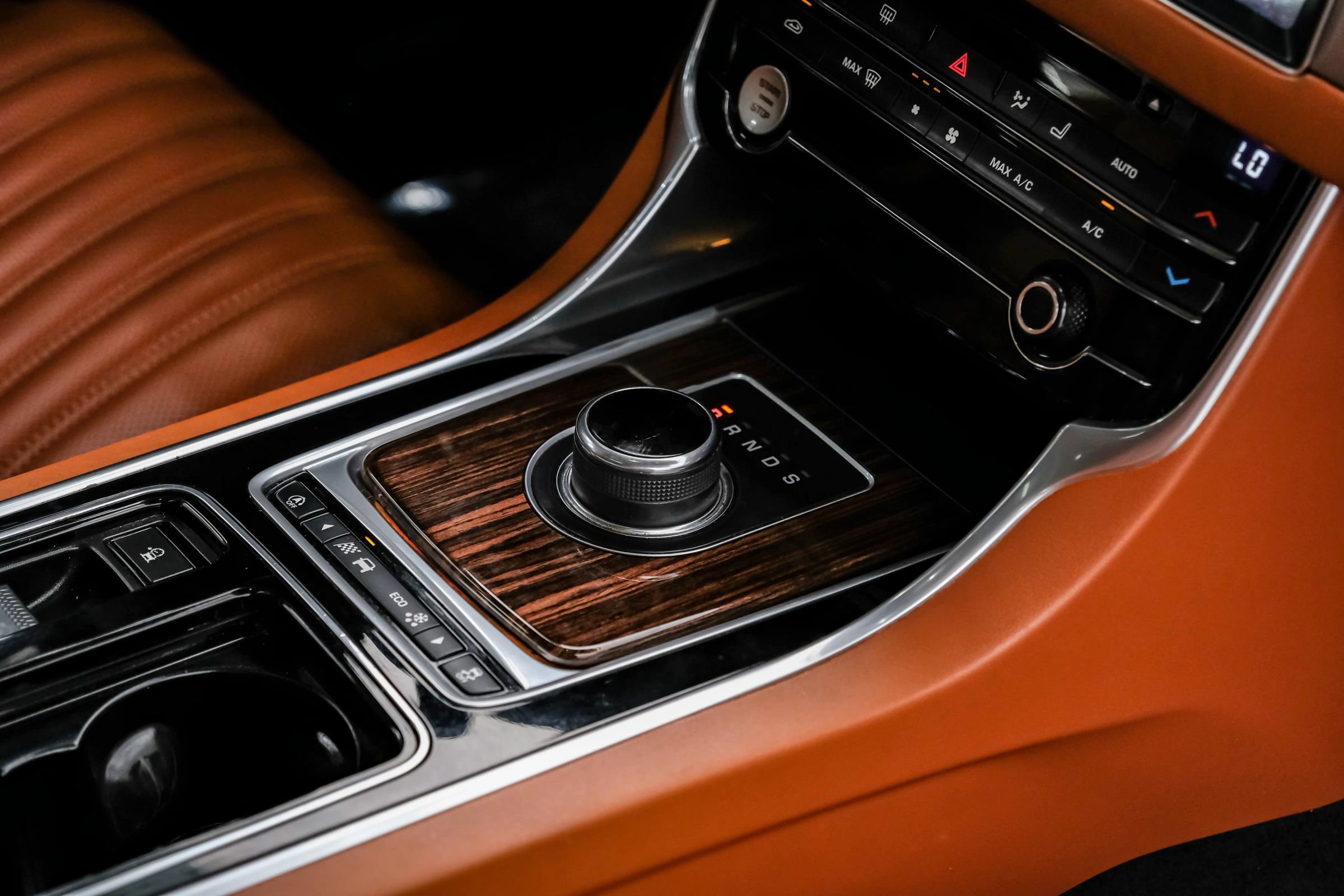 Used 2018 Jaguar XF Portfolio RWD image 31
