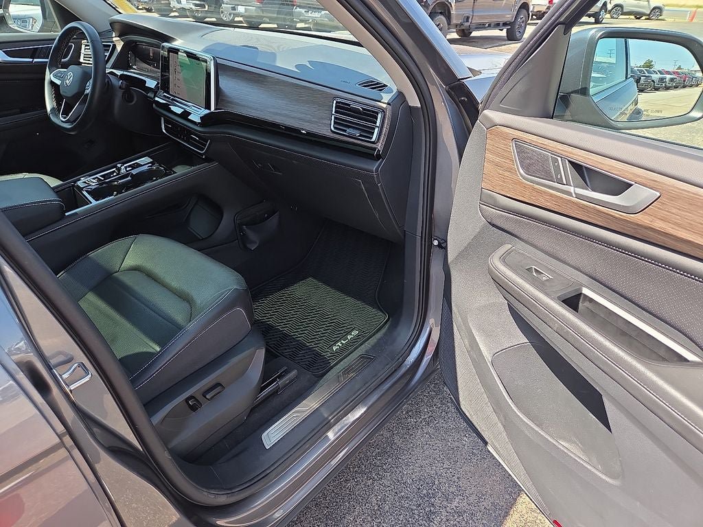 Used 2024 Volkswagen Atlas SEL AWD/4WD image 13