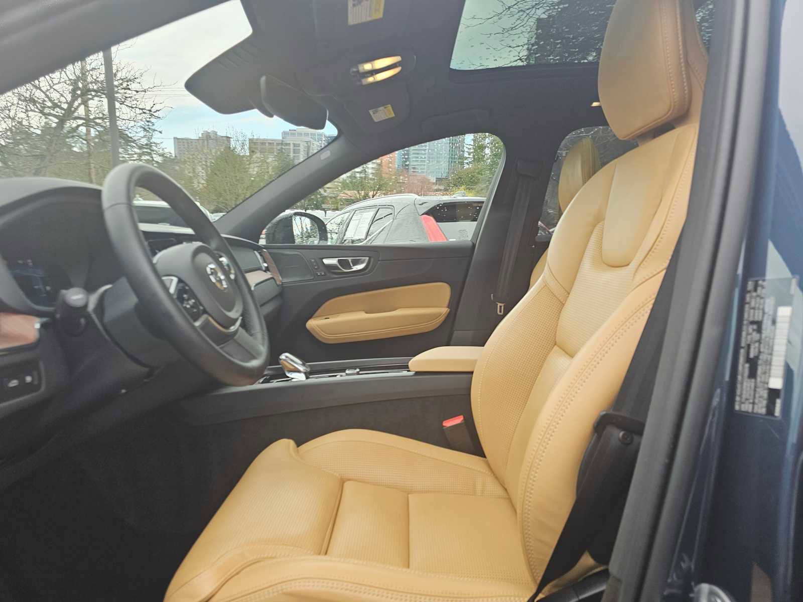 Certified 2025 Volvo XC60 T8 Ultra w/ Protection Package Premier image 21