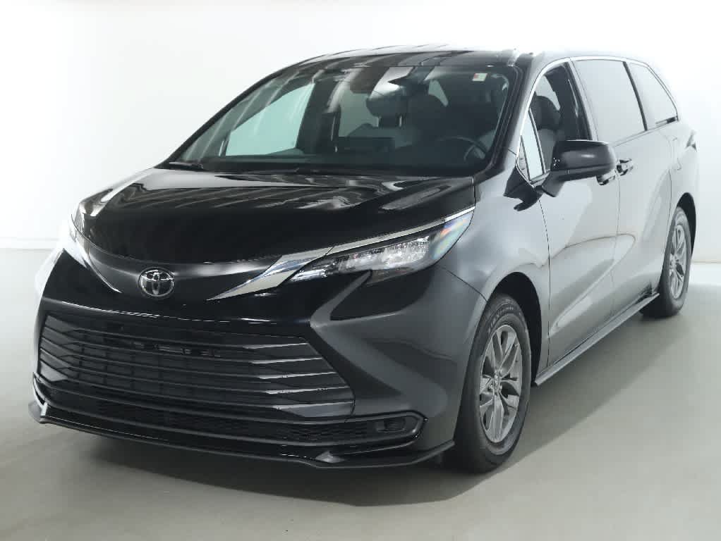 Certified 2026 Toyota Sienna LE AWD/4WD image 1