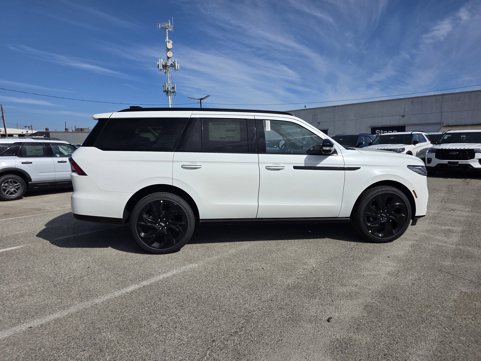 New 2027 Lincoln Navigator Reserve w/ Jet Appearance Package AWD/4WD image 3