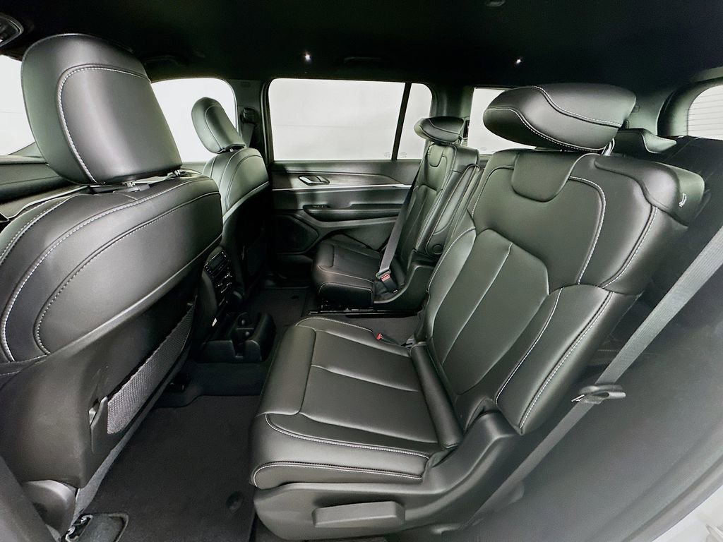 New 2025 Jeep Grand Cherokee L Limited image 31