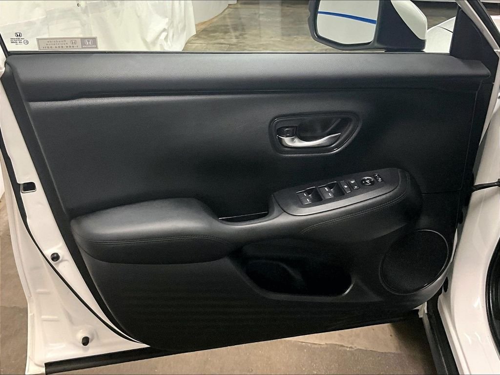 Used 2023 Honda HR-V LX image 9
